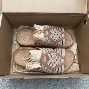 Malibu cove slides - Women's Tan and Cream Sandals size 6 NIB